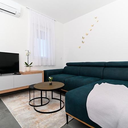 Apartment Laura, Free Parking, Balcony, 4 Ppl โตรกีร์ ภายนอก รูปภาพ