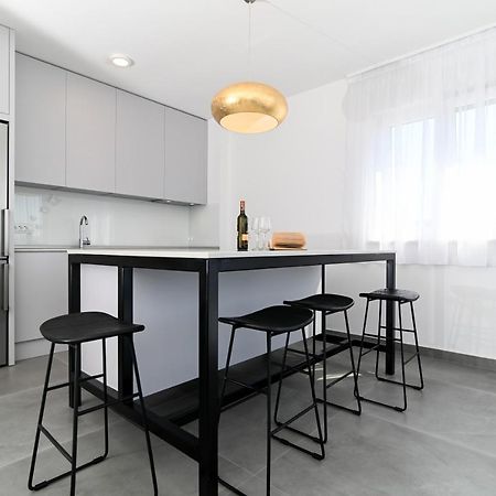 Apartment Laura, Free Parking, Balcony, 4 Ppl โตรกีร์ ภายนอก รูปภาพ
