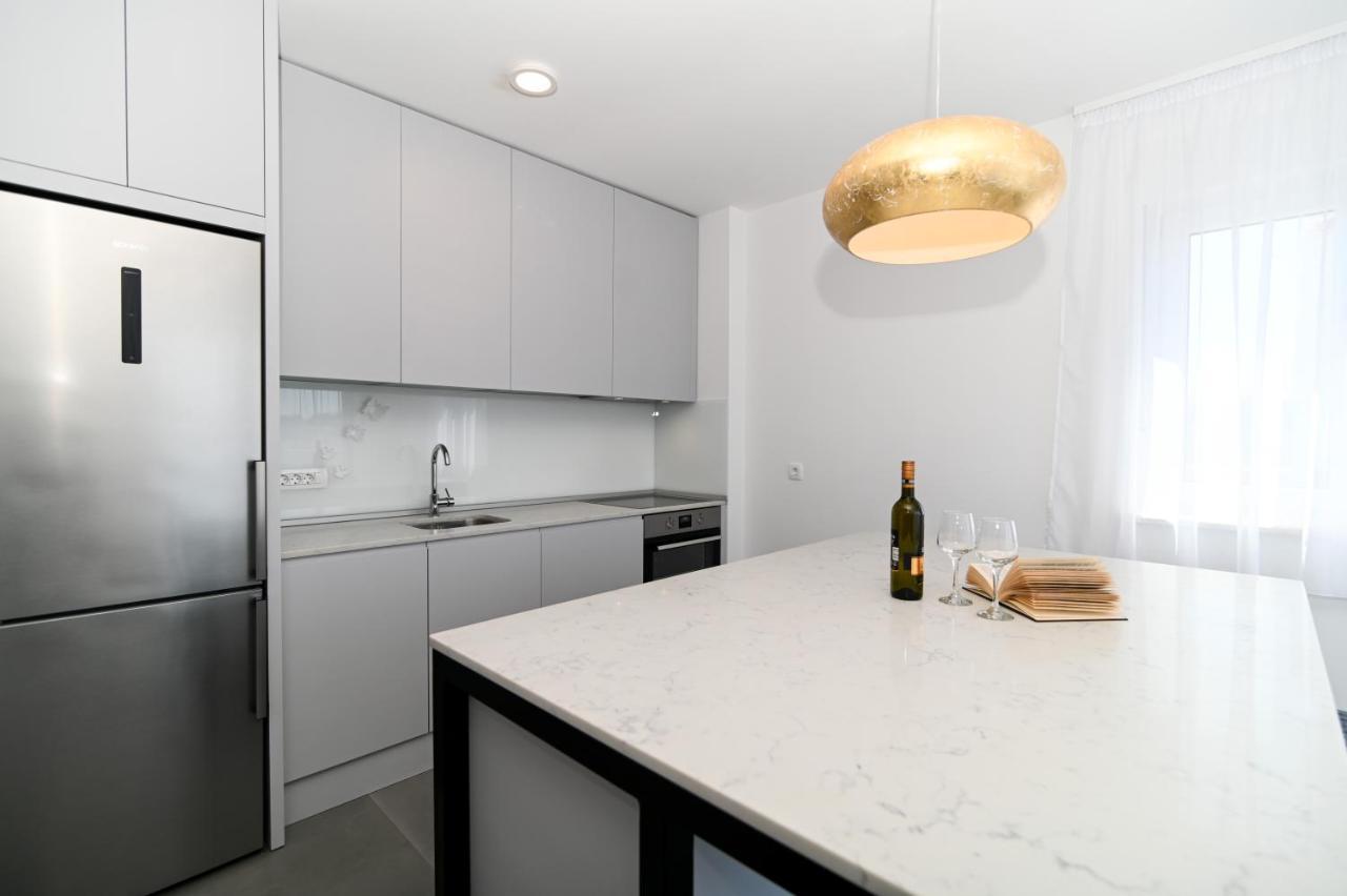 Apartment Laura, Free Parking, Balcony, 4 Ppl โตรกีร์ ภายนอก รูปภาพ