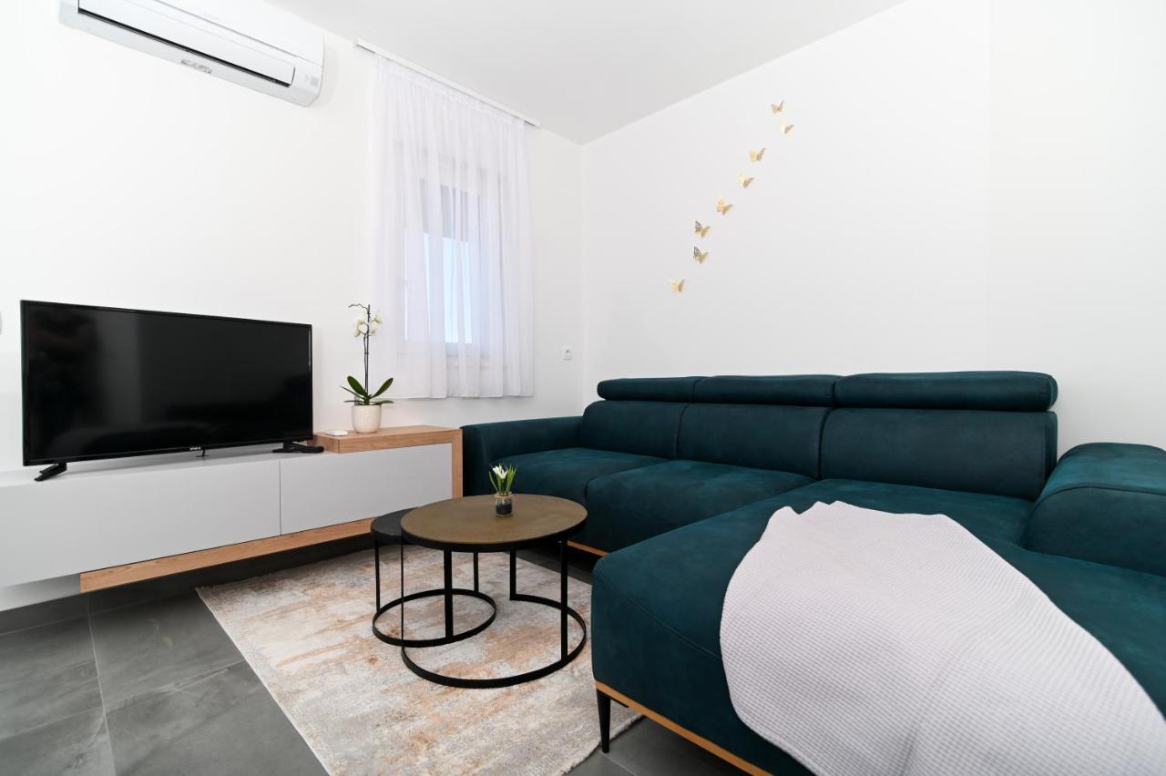 Apartment Laura, Free Parking, Balcony, 4 Ppl โตรกีร์ ภายนอก รูปภาพ