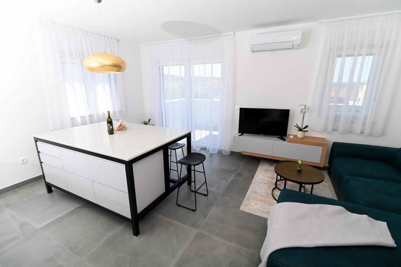 Apartment Laura, Free Parking, Balcony, 4 Ppl โตรกีร์ ภายนอก รูปภาพ