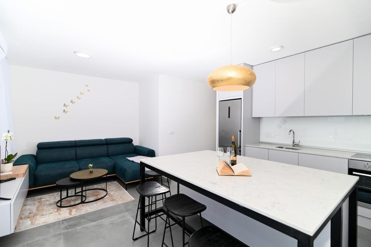 Apartment Laura, Free Parking, Balcony, 4 Ppl โตรกีร์ ภายนอก รูปภาพ