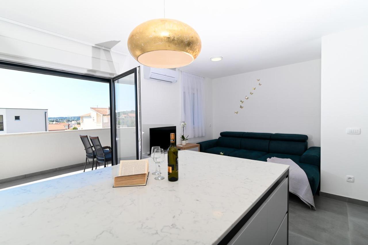 Apartment Laura, Free Parking, Balcony, 4 Ppl โตรกีร์ ภายนอก รูปภาพ