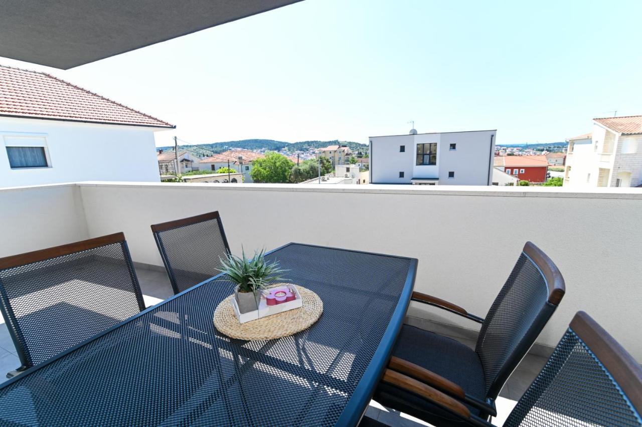 Apartment Laura, Free Parking, Balcony, 4 Ppl โตรกีร์ ภายนอก รูปภาพ