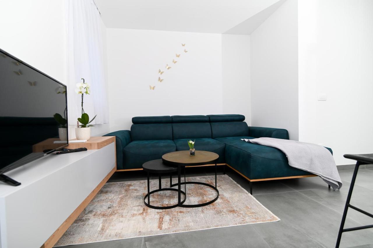 Apartment Laura, Free Parking, Balcony, 4 Ppl โตรกีร์ ภายนอก รูปภาพ