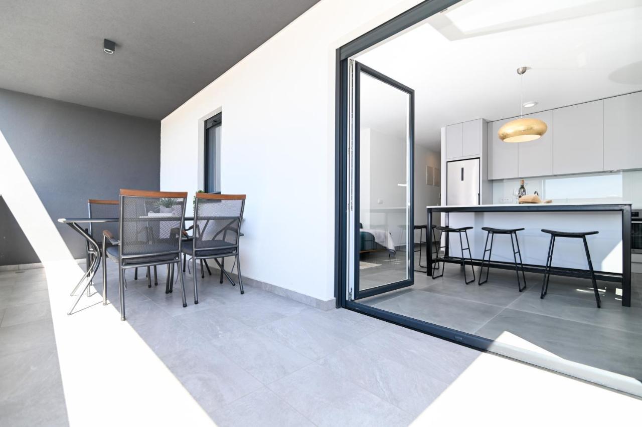 Apartment Laura, Free Parking, Balcony, 4 Ppl โตรกีร์ ภายนอก รูปภาพ