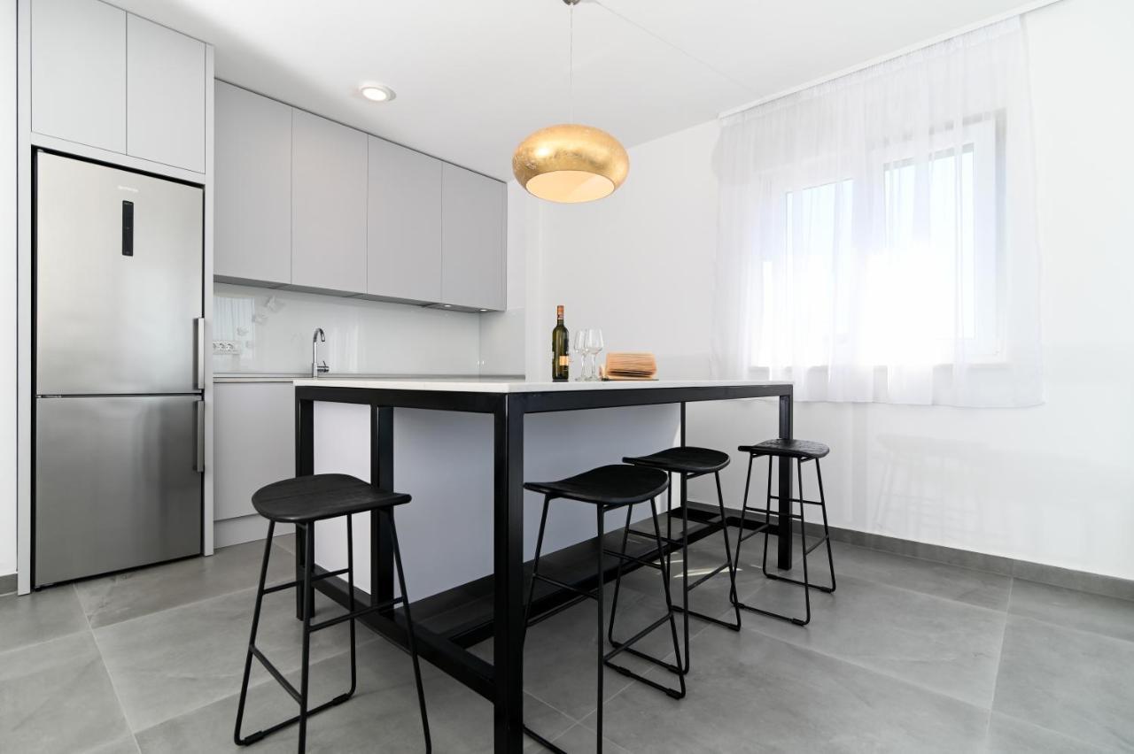 Apartment Laura, Free Parking, Balcony, 4 Ppl โตรกีร์ ภายนอก รูปภาพ