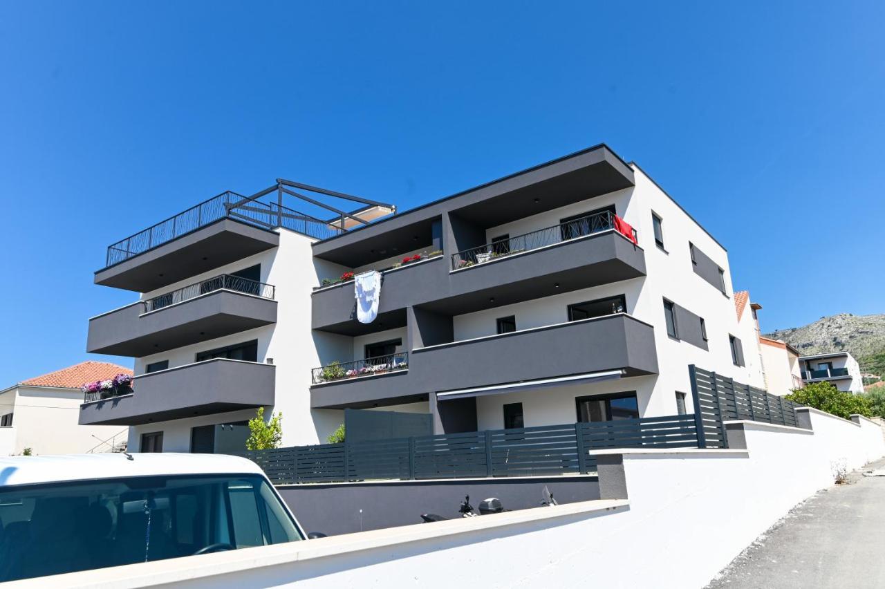 Apartment Laura, Free Parking, Balcony, 4 Ppl โตรกีร์ ภายนอก รูปภาพ