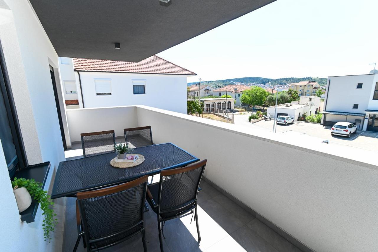 Apartment Laura, Free Parking, Balcony, 4 Ppl โตรกีร์ ภายนอก รูปภาพ